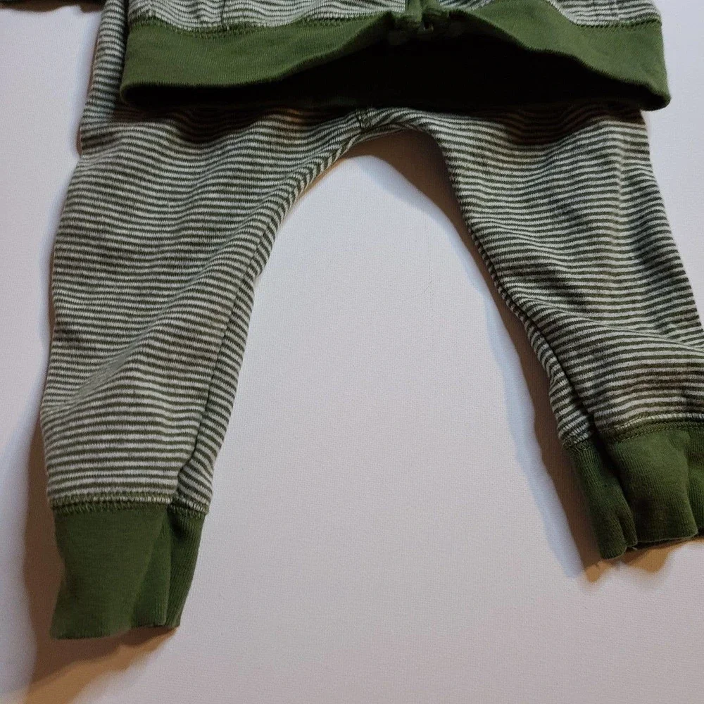 CARTERS 2-Piece Dinosaurs‎ Set 9 Months