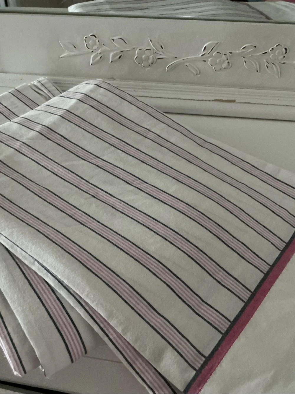 Tommy Hilfiger Flat Bedsheet Size Twin