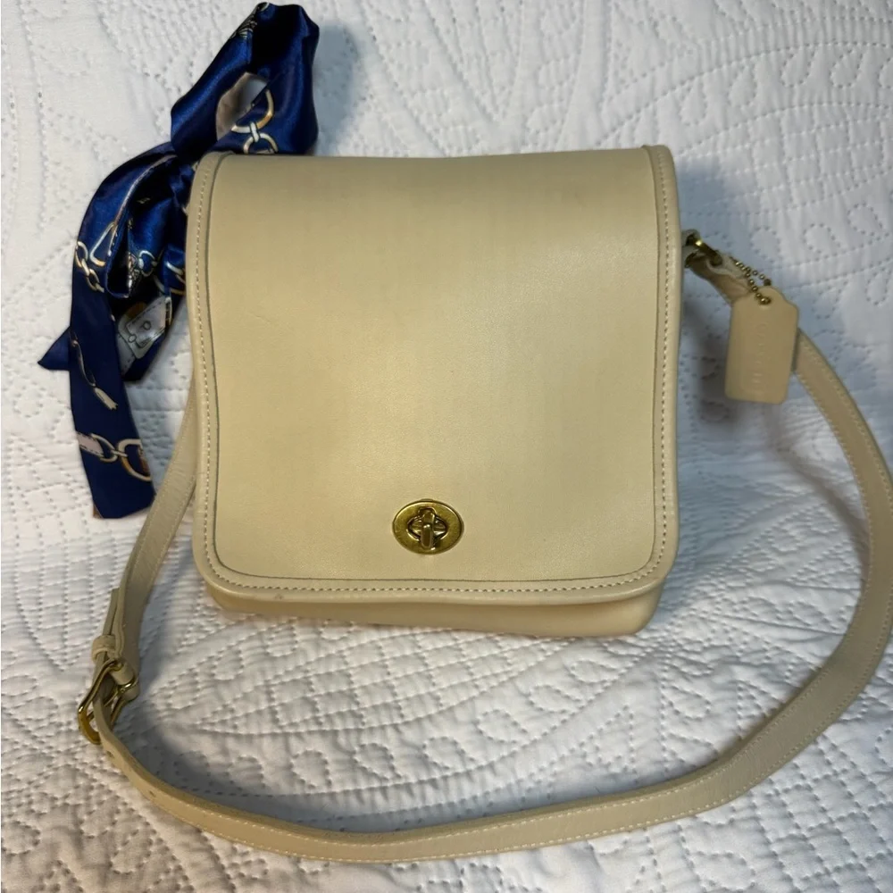 Vintage Coach Companion Flap 9076 USA Made Bone Leather Shoulder Crossbody