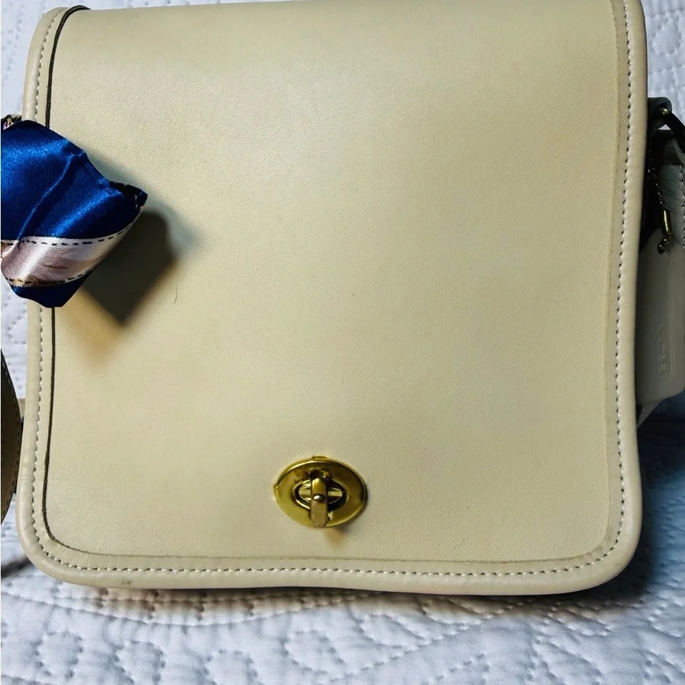 Vintage Coach Companion Flap 9076 USA Made Bone Leather Shoulder Crossbody