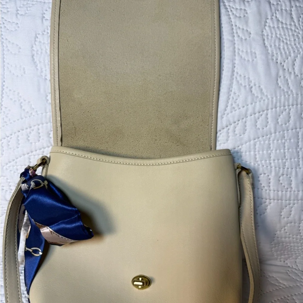 Vintage Coach Companion Flap 9076 USA Made Bone Leather Shoulder Crossbody