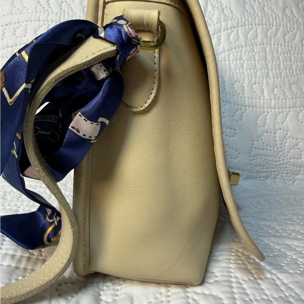 Vintage Coach Companion Flap 9076 USA Made Bone Leather Shoulder Crossbody