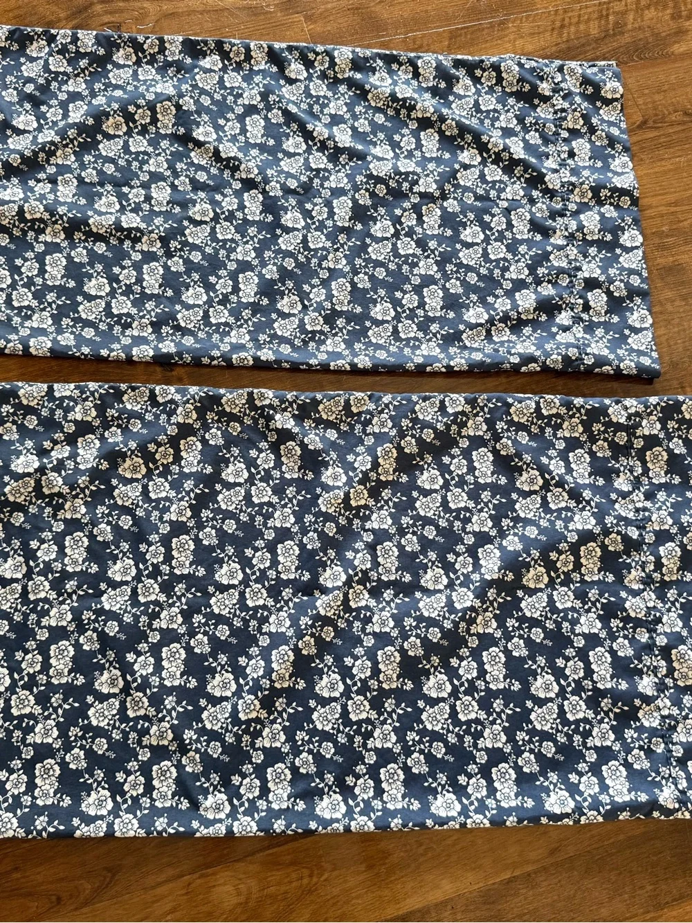 Set of 2 king sized pillow cases South point floral navy blue and white floral