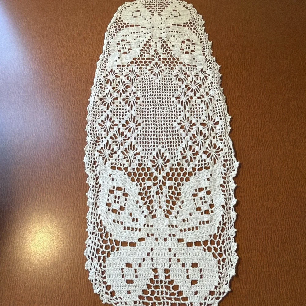 Vtg Hand Made Crochet Ecru Ivory Small Table Runner 19