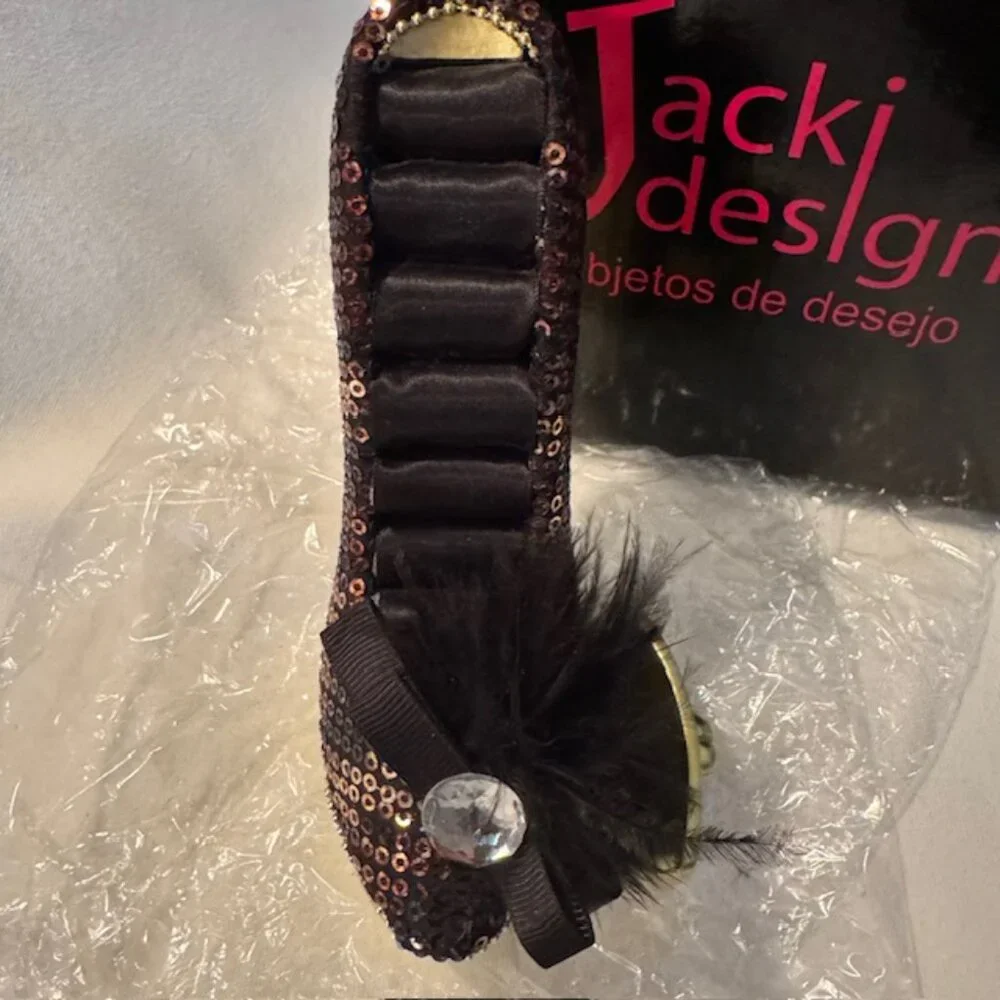 Jacki Design this leopard