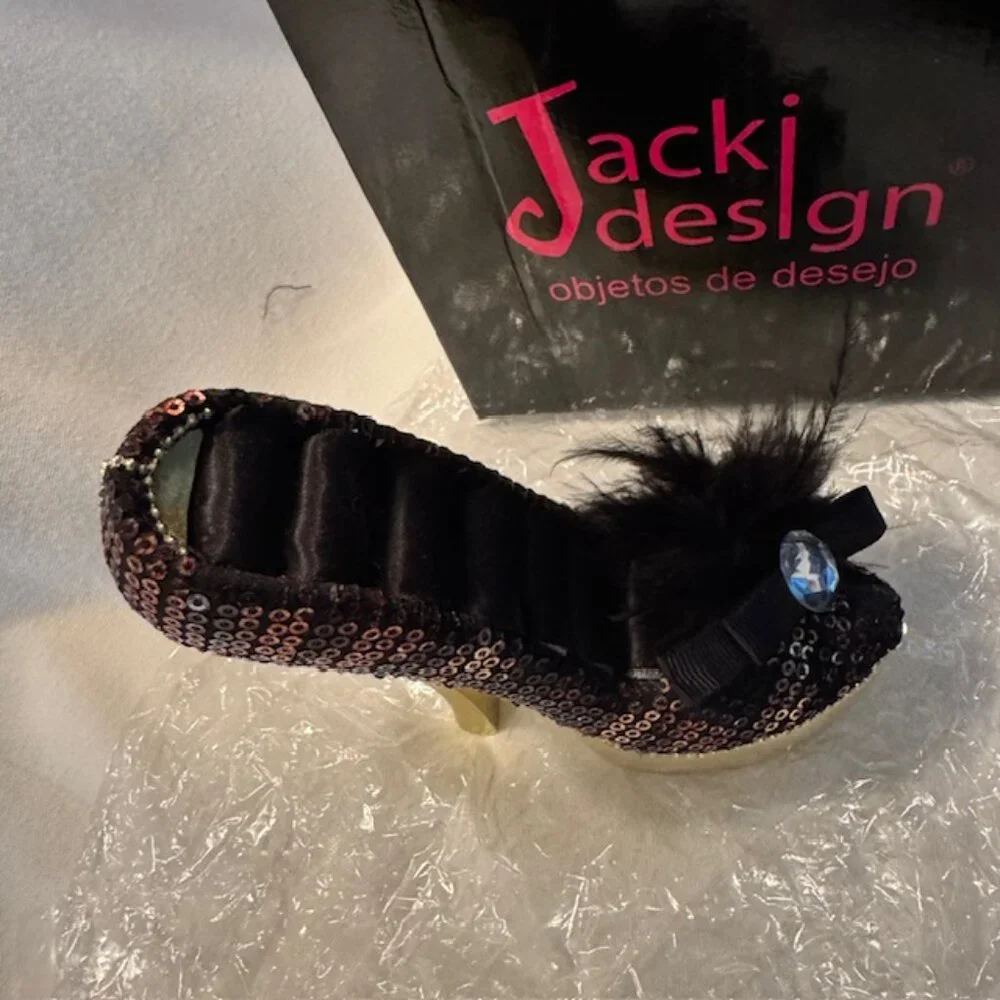 Jacki Design this leopard