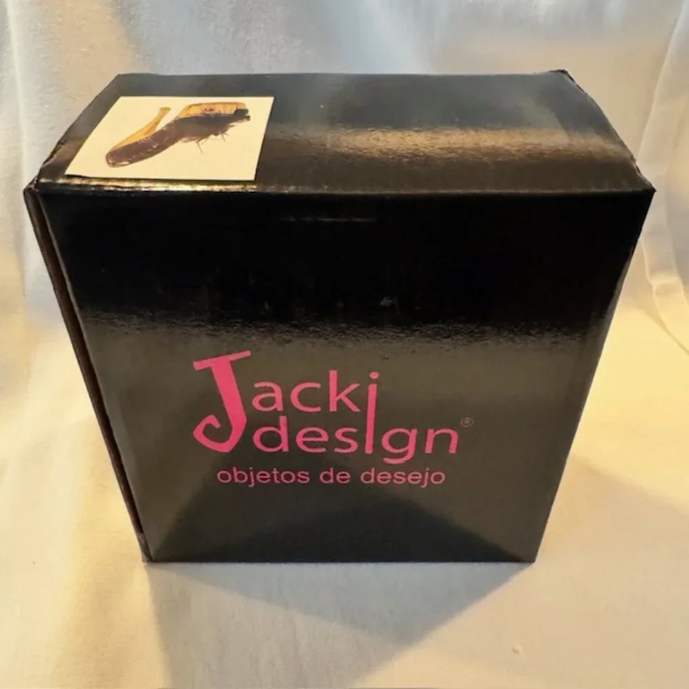 Jacki Design this leopard