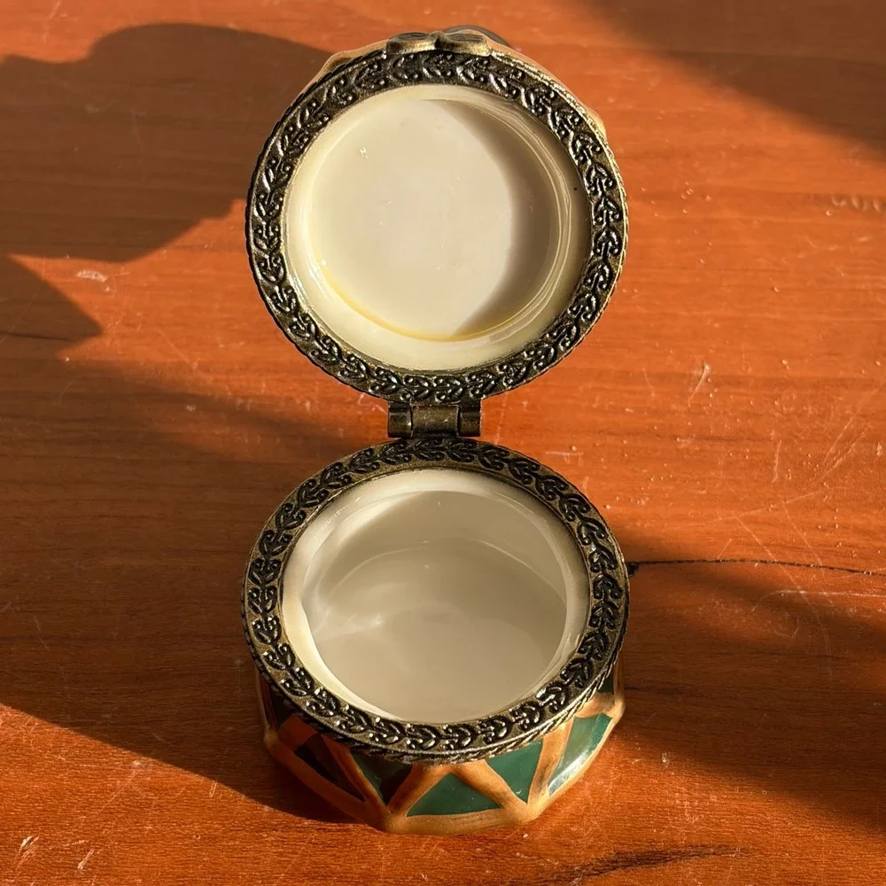 Yarto porcelain hinged