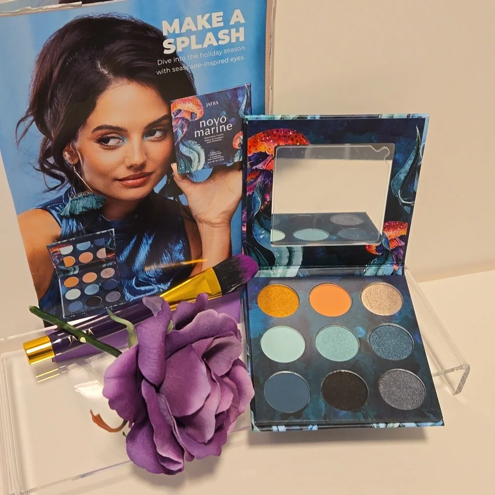 JAFRA Novomarine 9‑Shade Eyeshadow Palette • Matte Satin Shimmer Metallic • NWT