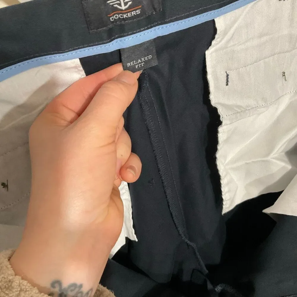 NWT Dockers Relaxed Fit pleated Navy Blue khaki pants size 40x34