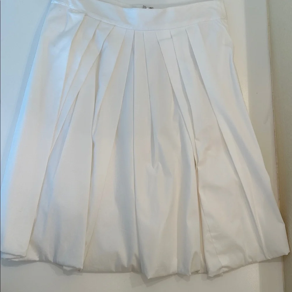 New Elie Tahari White A-Line Skirt. Size 4.