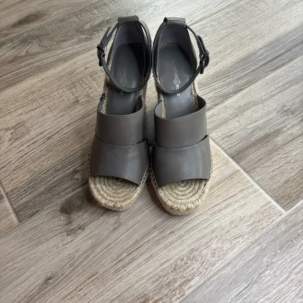 Treasure & Bond chic gray