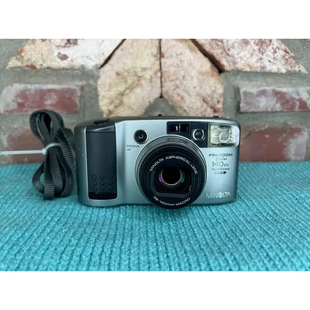Minolta Freedom zoom 140 Panorama Date 35mm camera