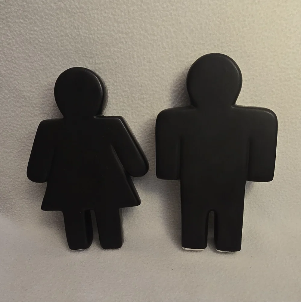 The Unbranded Brand matte black