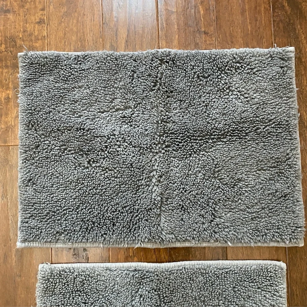2 pc Gray Bathroom Rug / Mat  Set