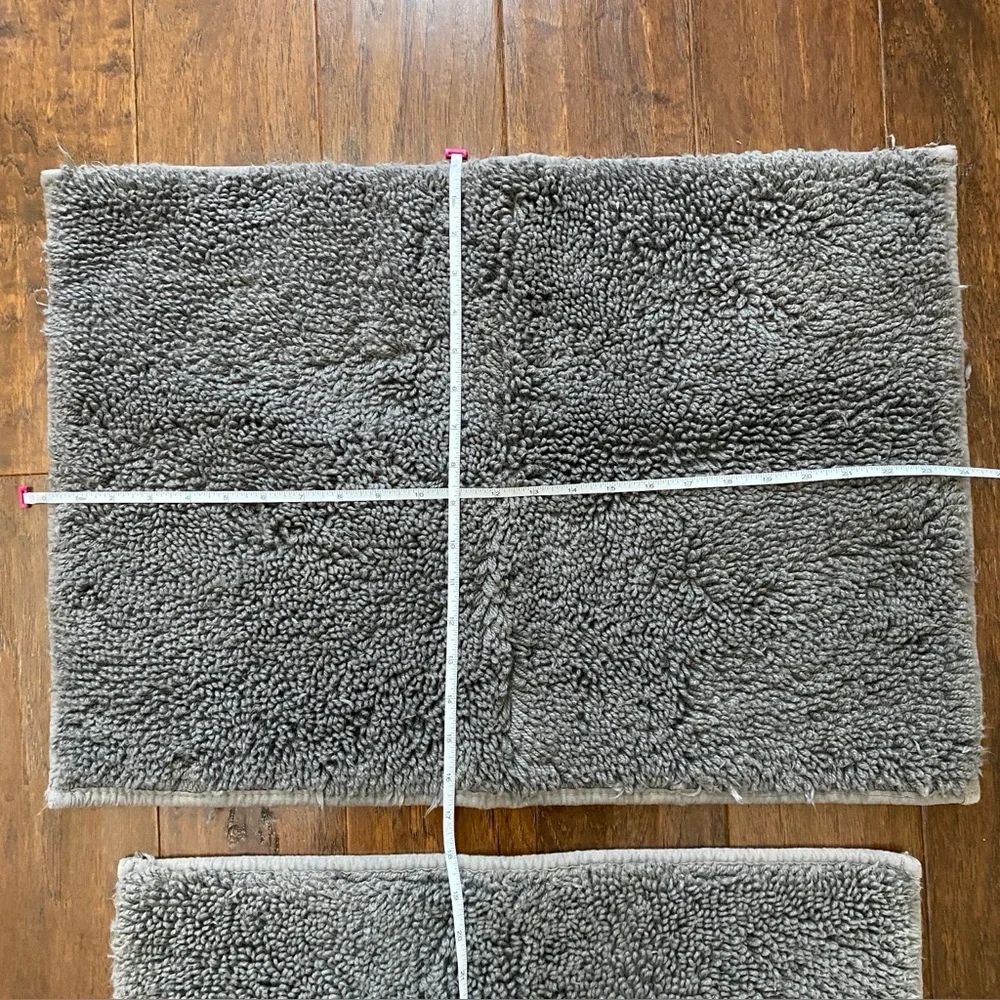 2 pc Gray Bathroom Rug / Mat  Set