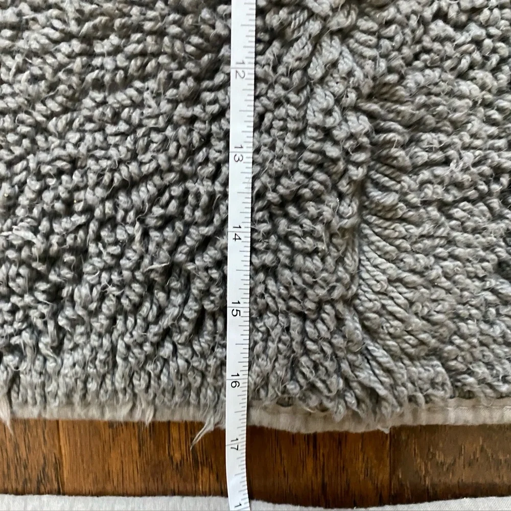 2 pc Gray Bathroom Rug / Mat  Set