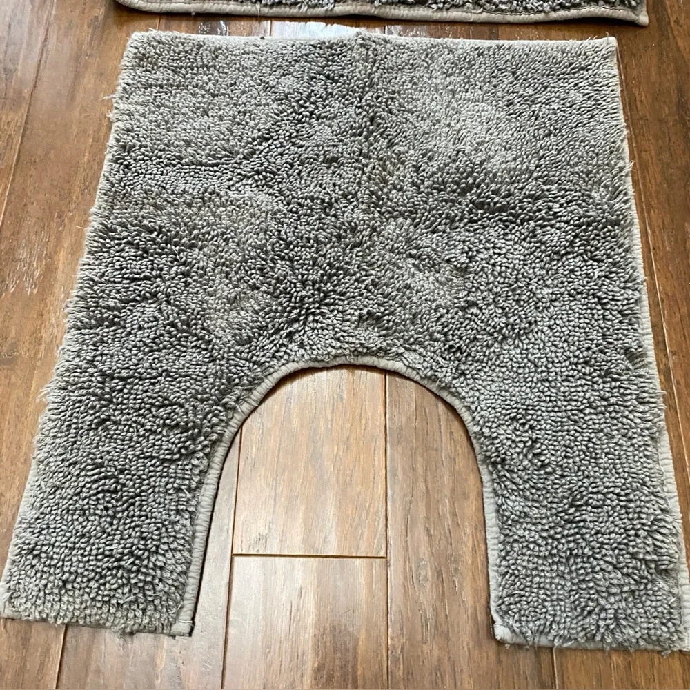 2 pc Gray Bathroom Rug / Mat  Set
