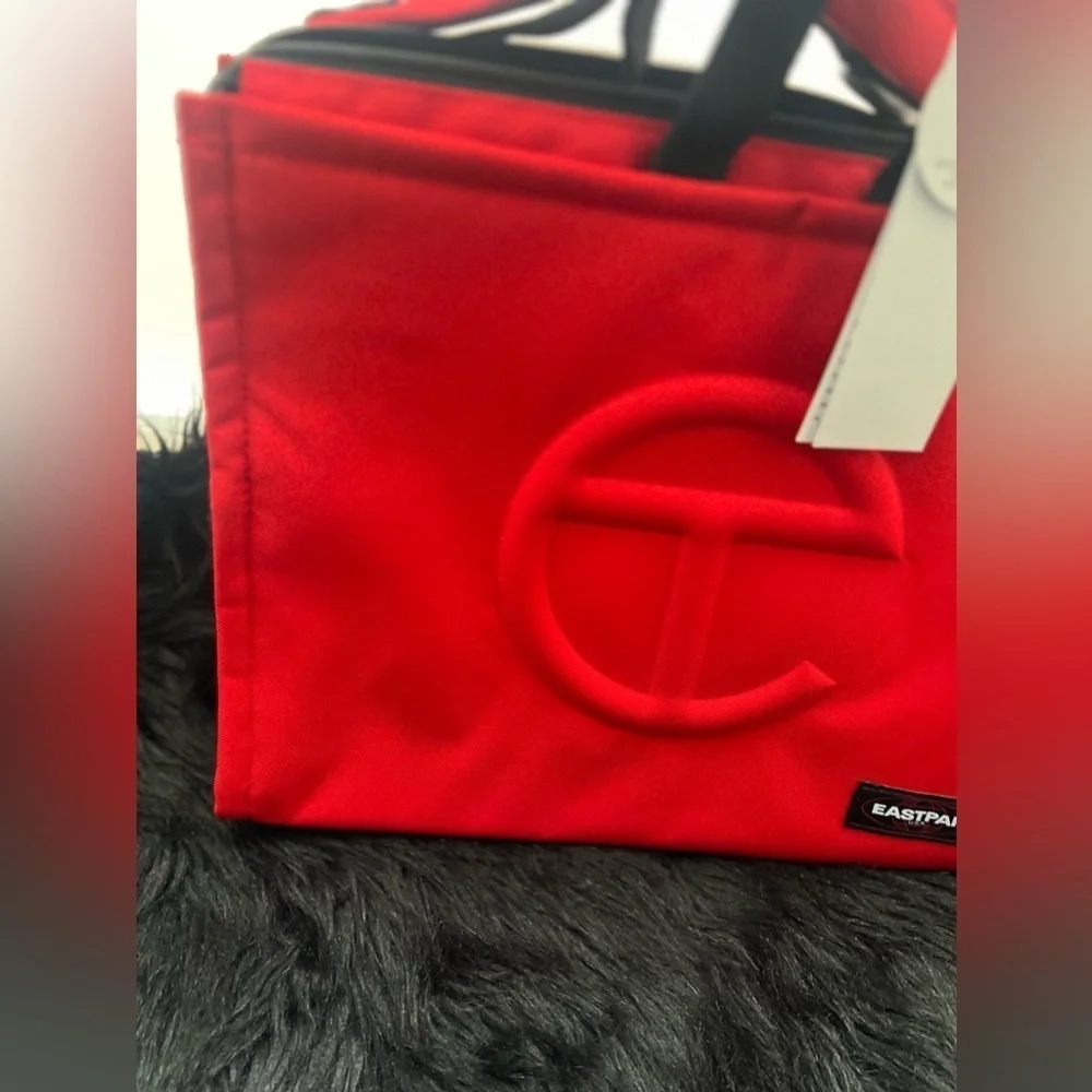 Telfar iconic medium