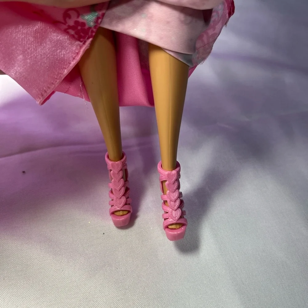 Mattel Barbie Fairytale Magic Princess‎ Doll 2010 Blonde w/ Outfit Shoes
