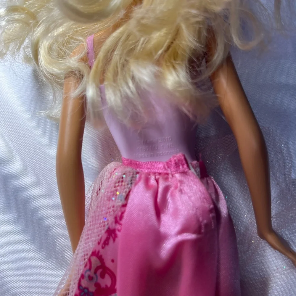 Mattel Barbie Fairytale Magic Princess‎ Doll 2010 Blonde w/ Outfit Shoes