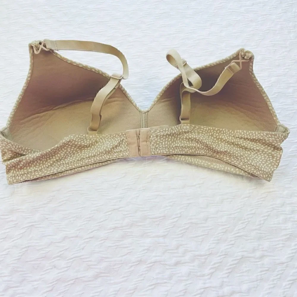 BUY 1 GET ONE FREE Warners 34d wire free comfortable every day bra tan and white