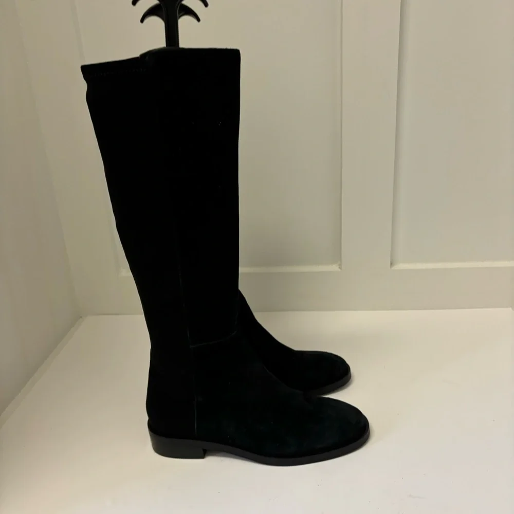 Stuart Weitzman bottom sz displayed