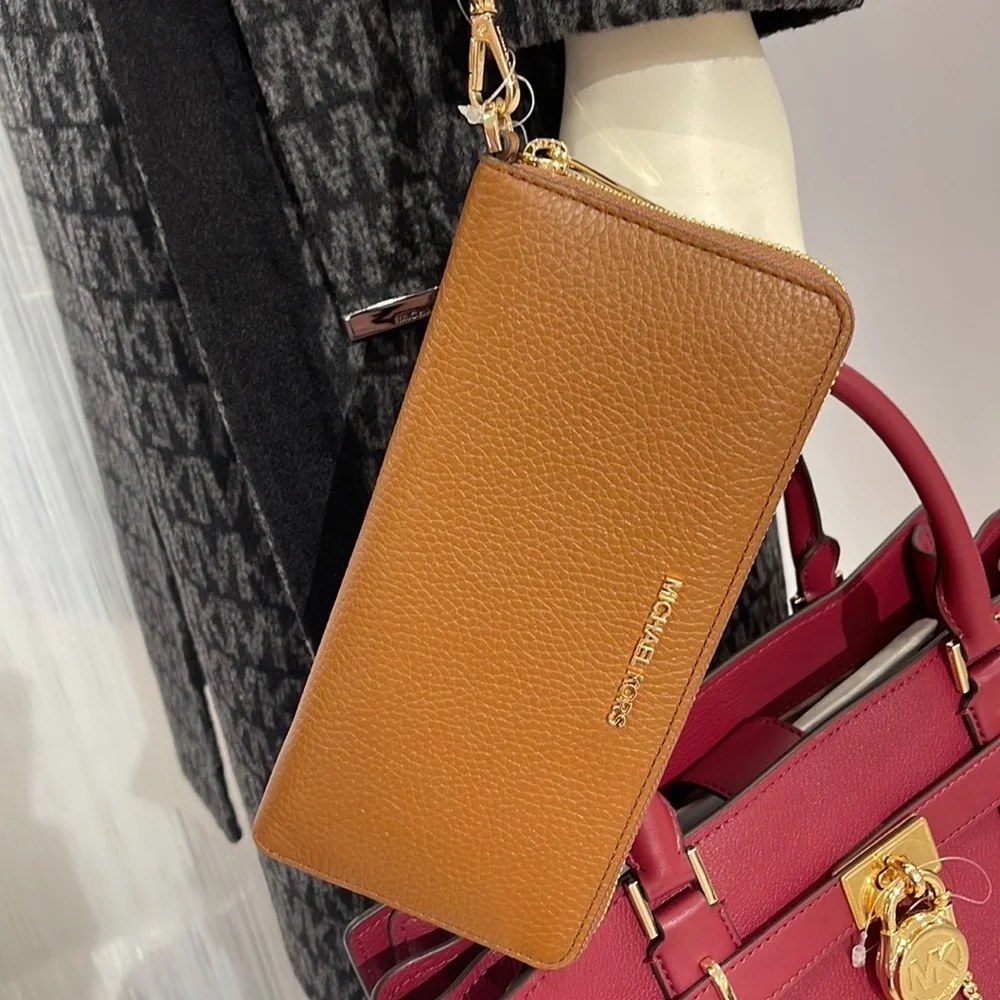 MICHAEL KORS LARGE TRAVEL CONTINENTAL WRISTLET WALLET PHONE HOLDER LUGGAGE