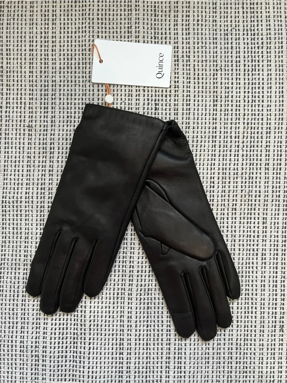 Quince Cashmere lined Leather Gloves in Black - Medium