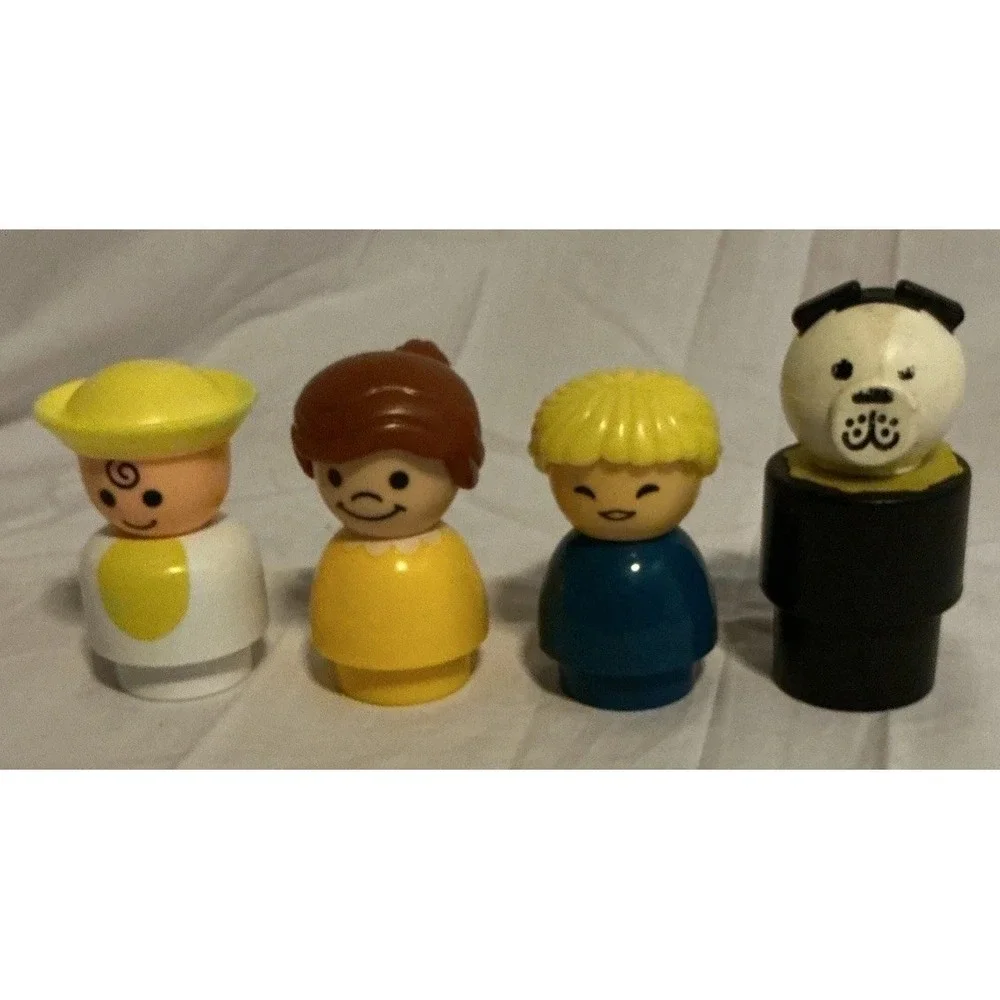 Fisher Price Lot Of 4 Jumbo Little‎ People And Dog