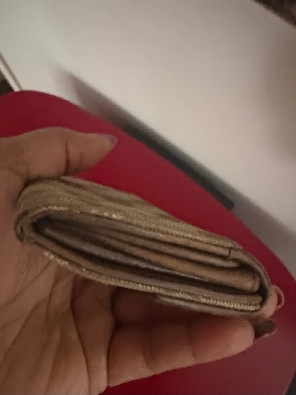 Gucci signature gg
