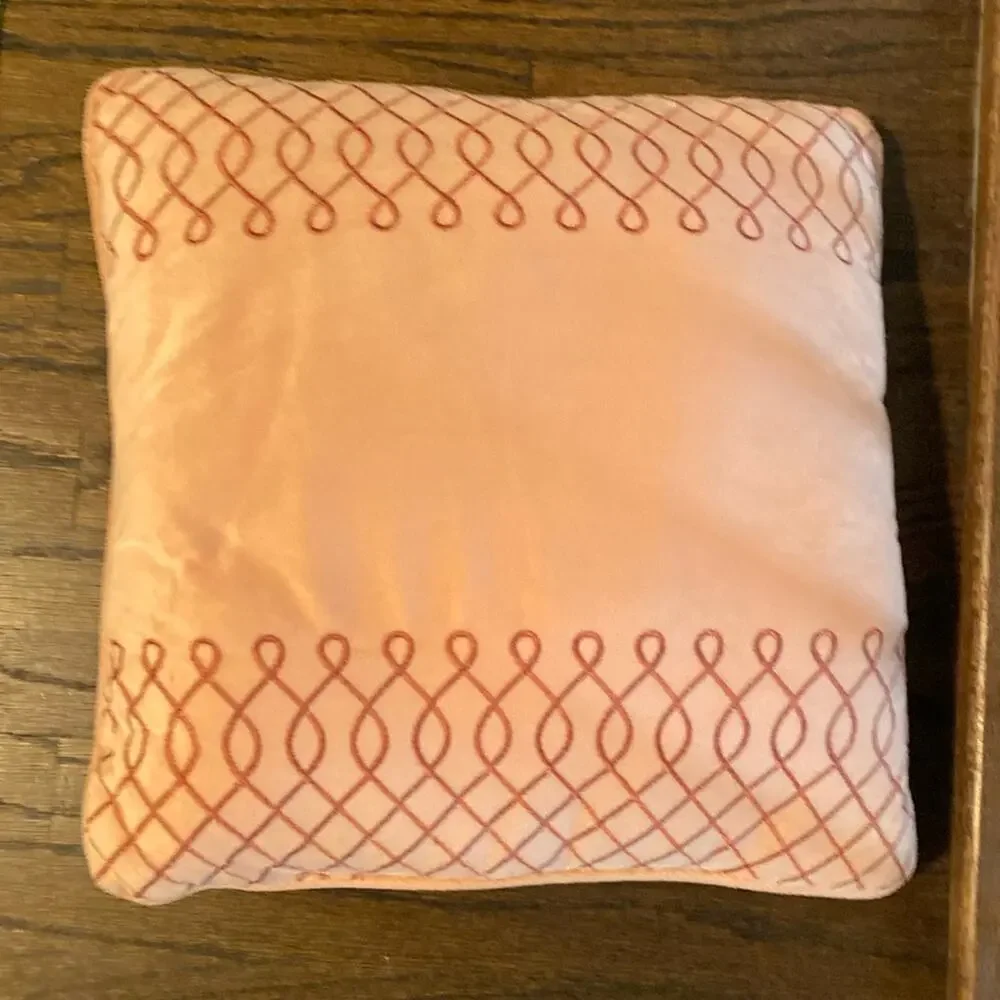Bed Bath & Beyond shades embroidered vintage