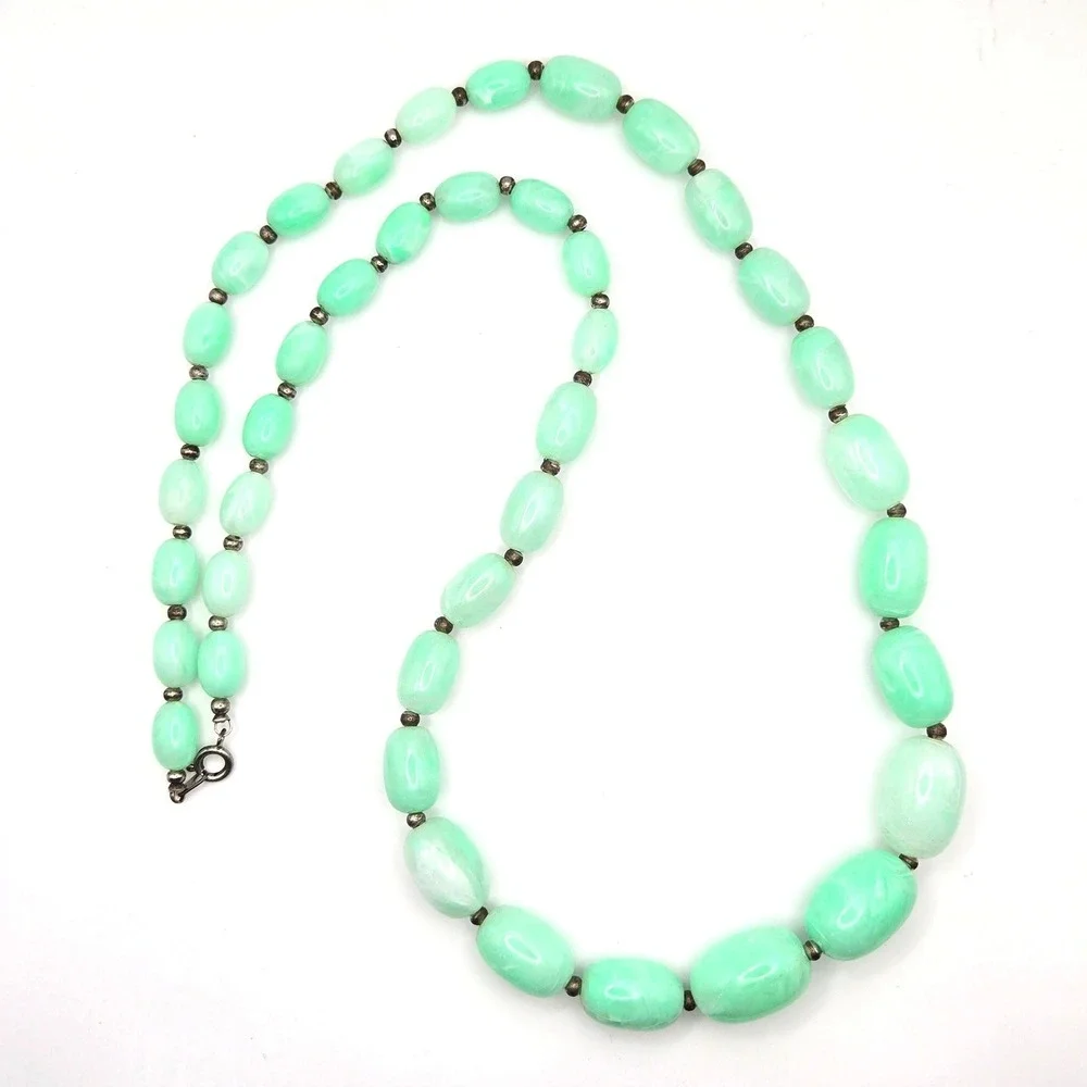 Vtg Seafoam Green Marbled UV Reactive Lucite Bead‎ Necklace Silver Tone Spacers
