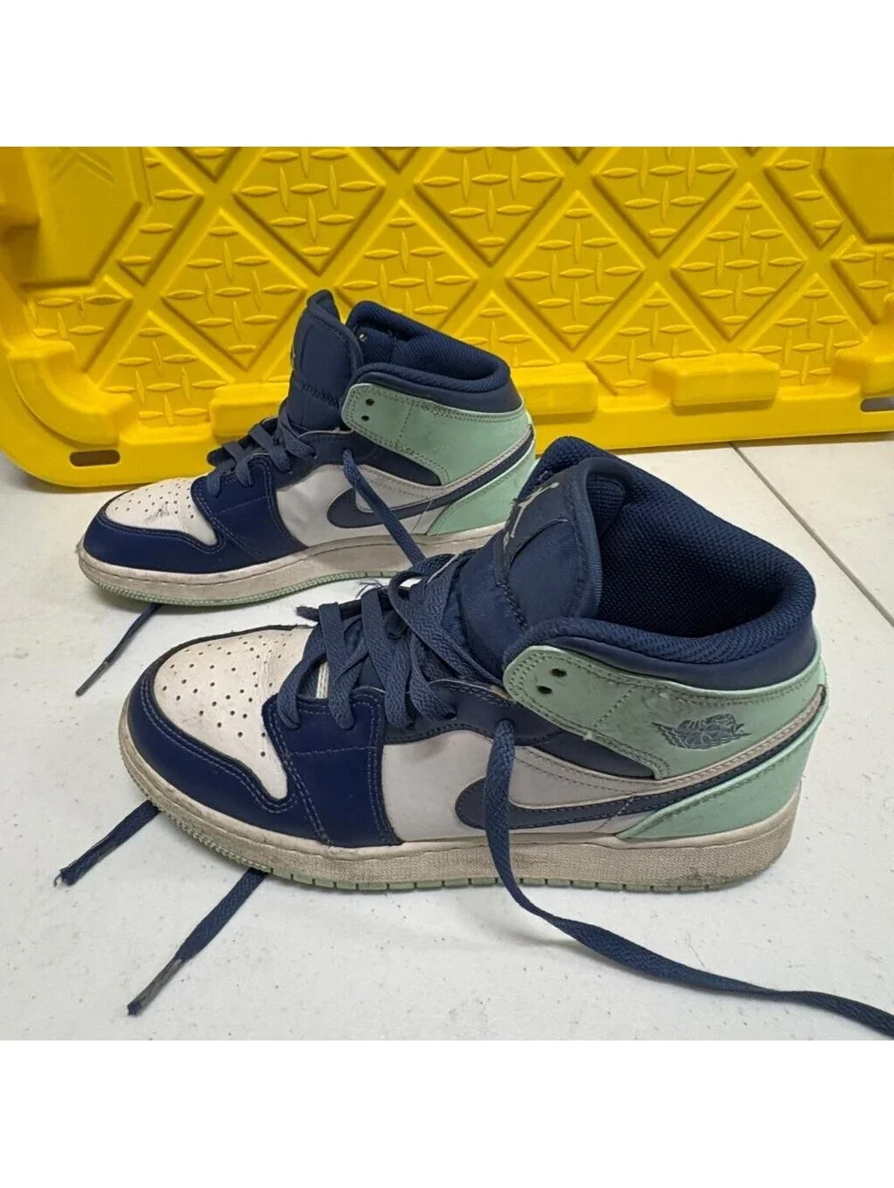 Nike Air Jordan 1 Mid GS Mystic Navy Mint Foam 554725-413 Size 6.5Y Sneakers
