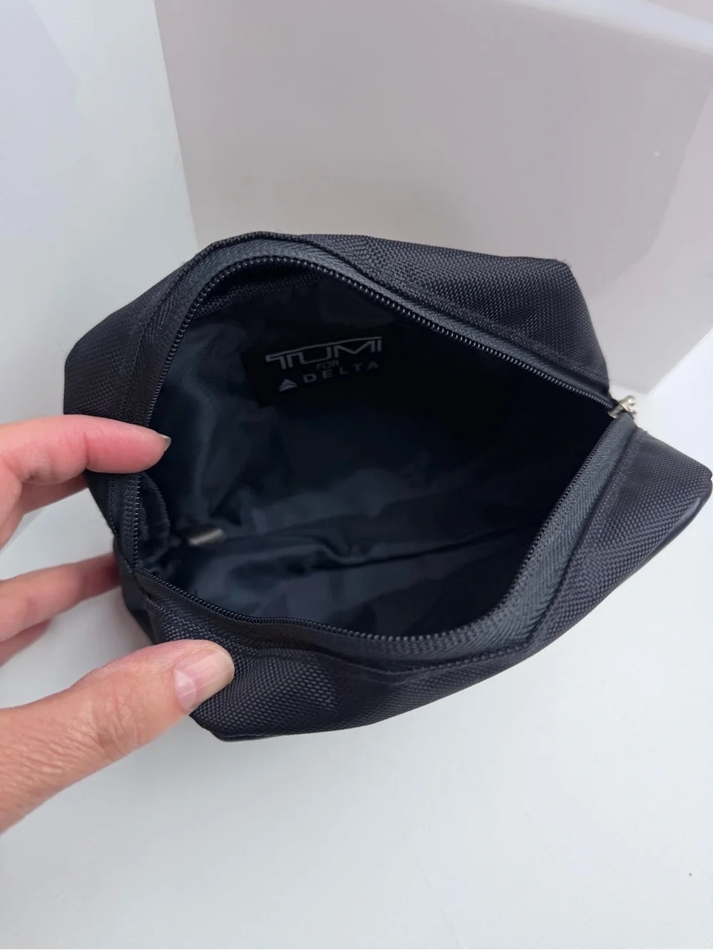 Tumi delta amenity