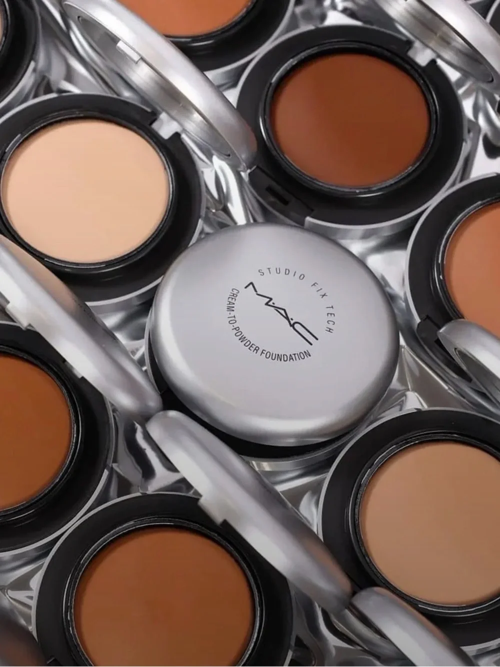 MAC Cosmetics nw40—> toasted