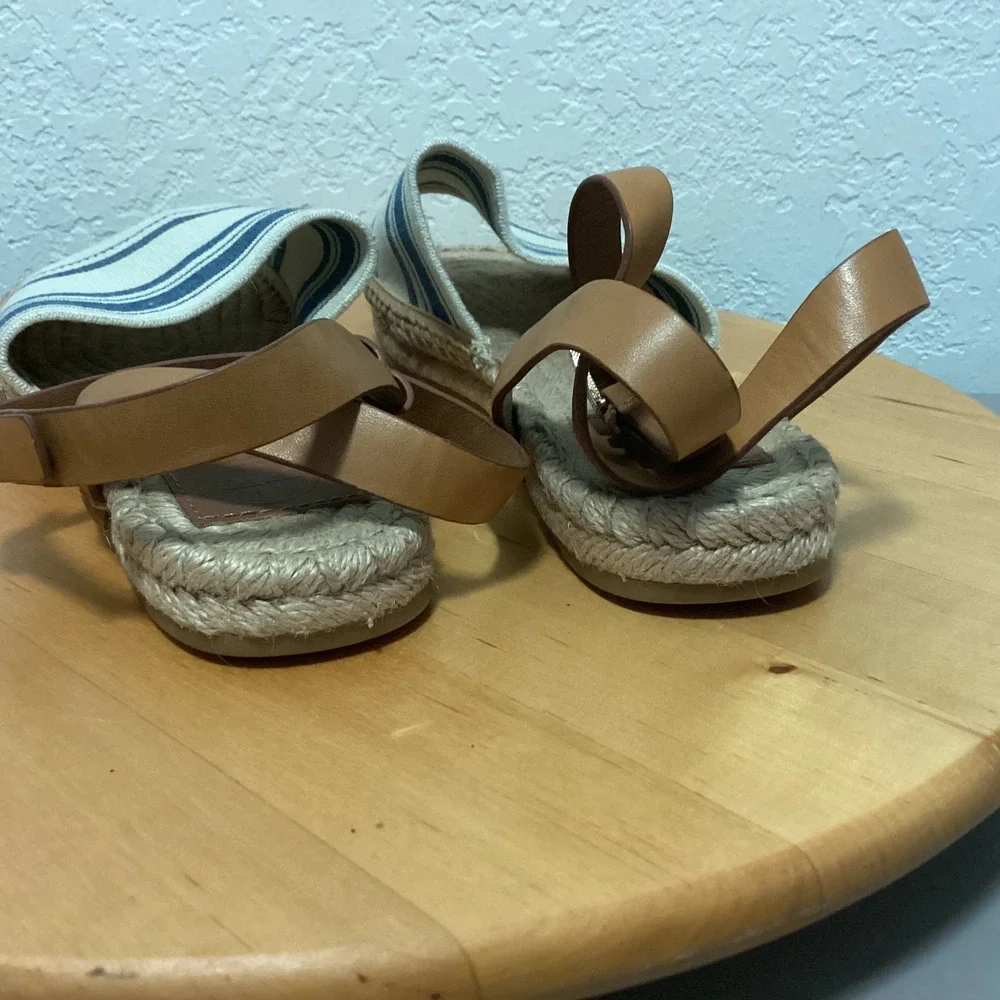 Tory Burch ship due appear