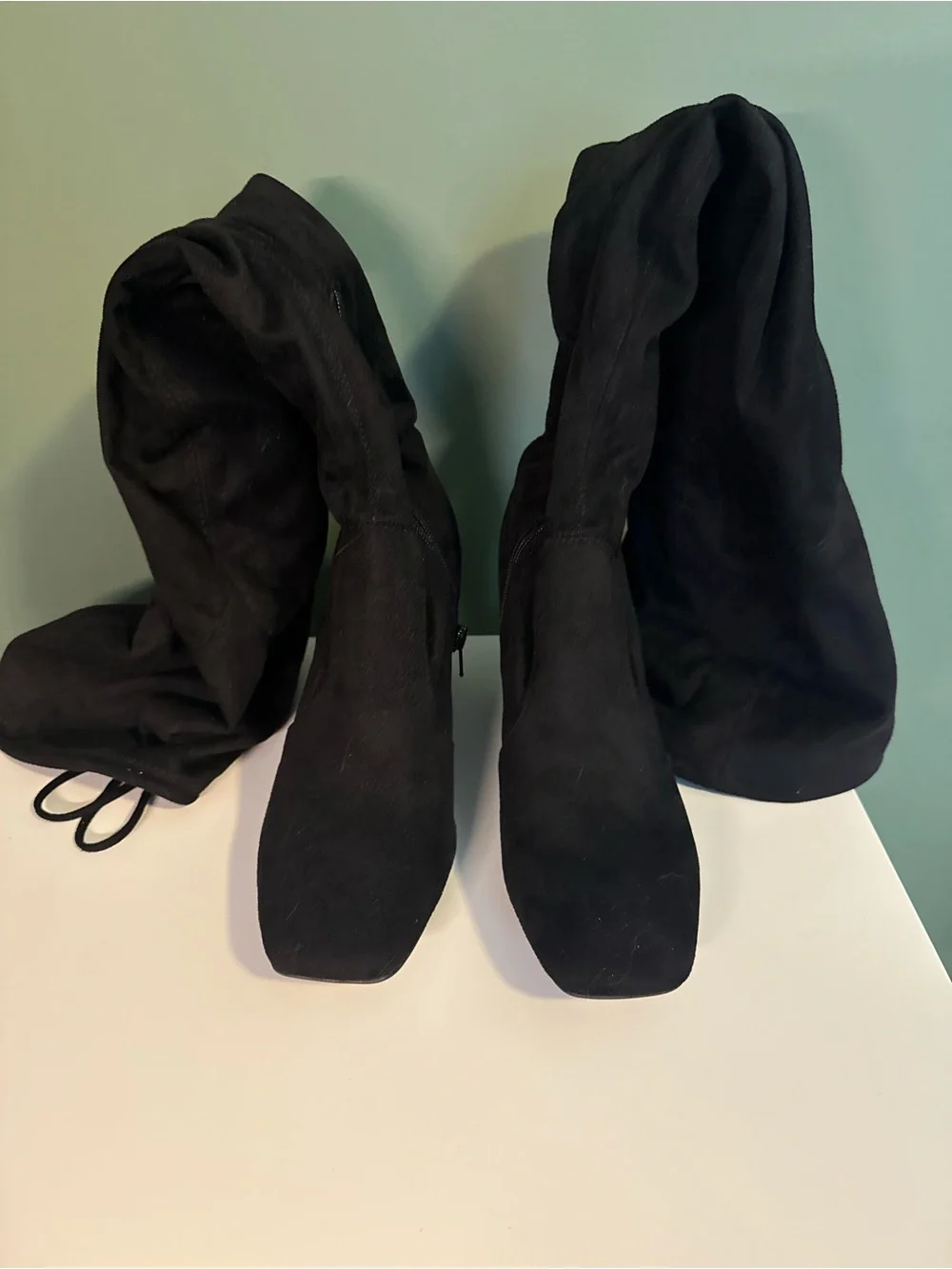 Unisa sleek black