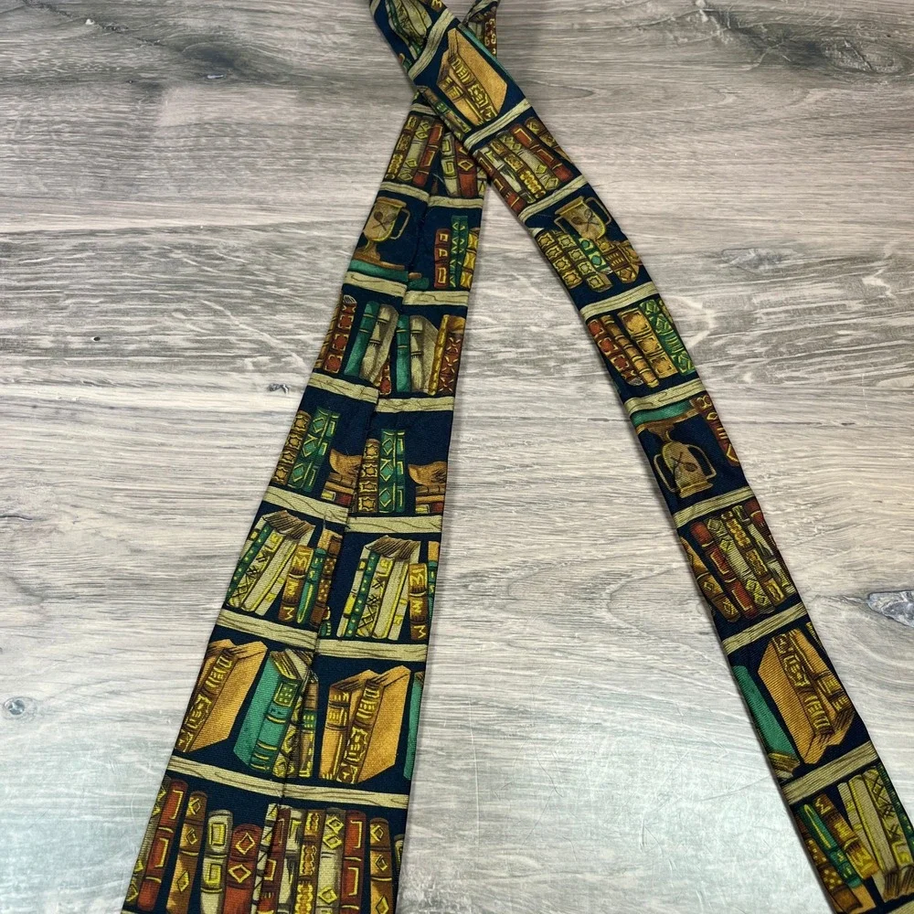 Alynn Neckwear Tie Mens Navy Blue Silk Bookshelf Library Barnes & Noble Novelty