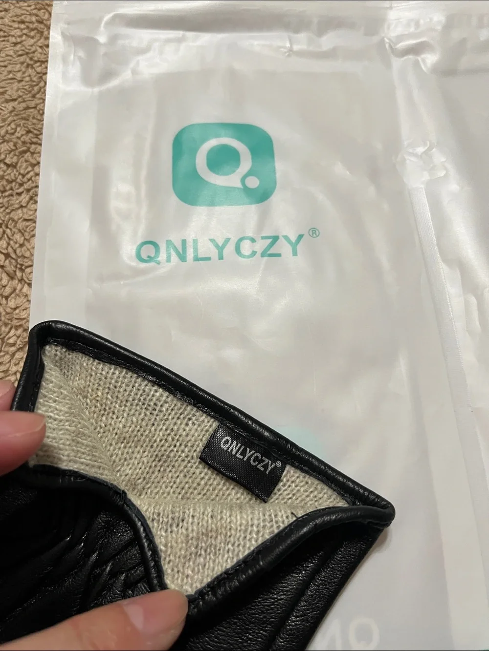 QNLYCZY sleek black