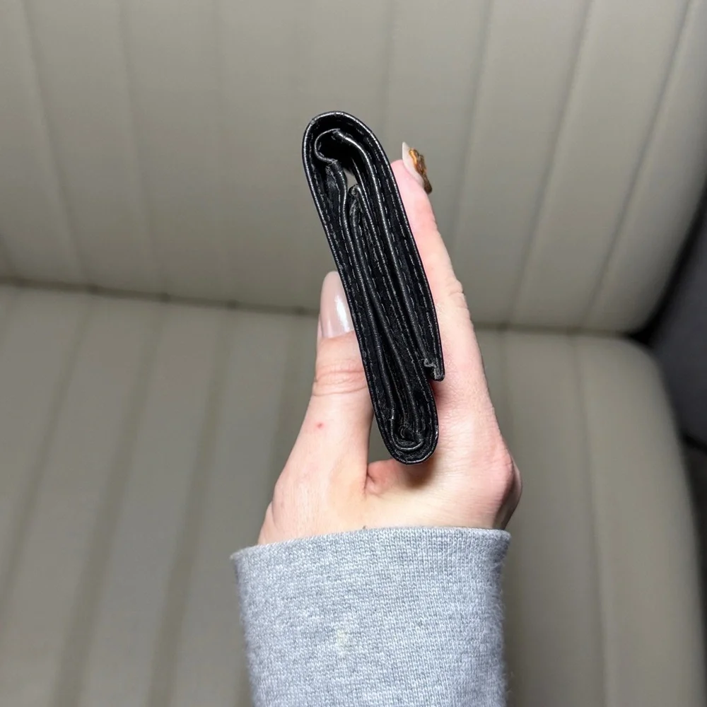 N/A compact sleek wallet