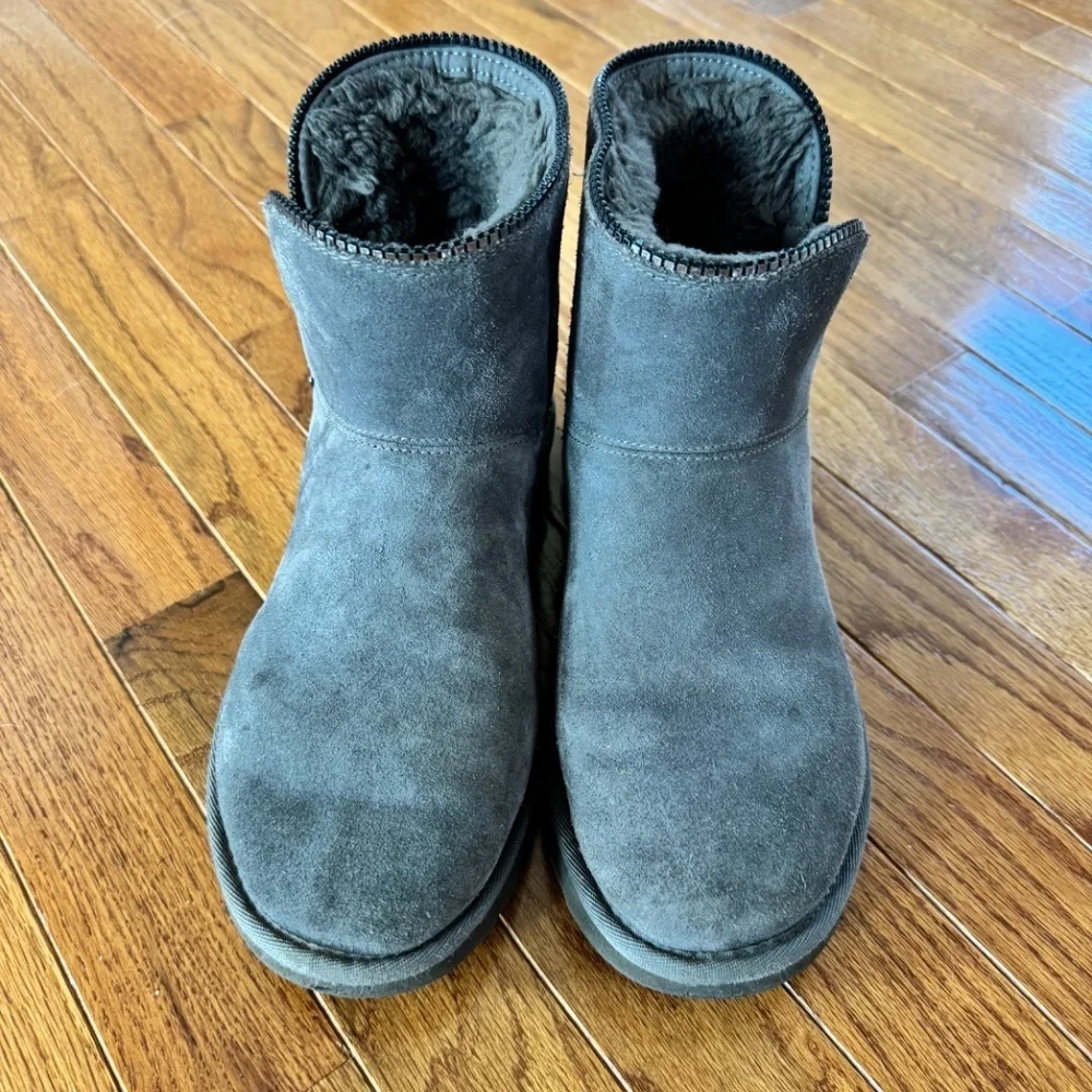 UGG women mini