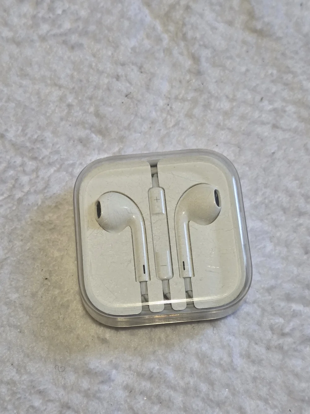 Apple White On-Ear EarPods with Remote and Mic