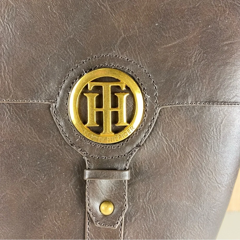 Tommy Hilfiger elegant knee