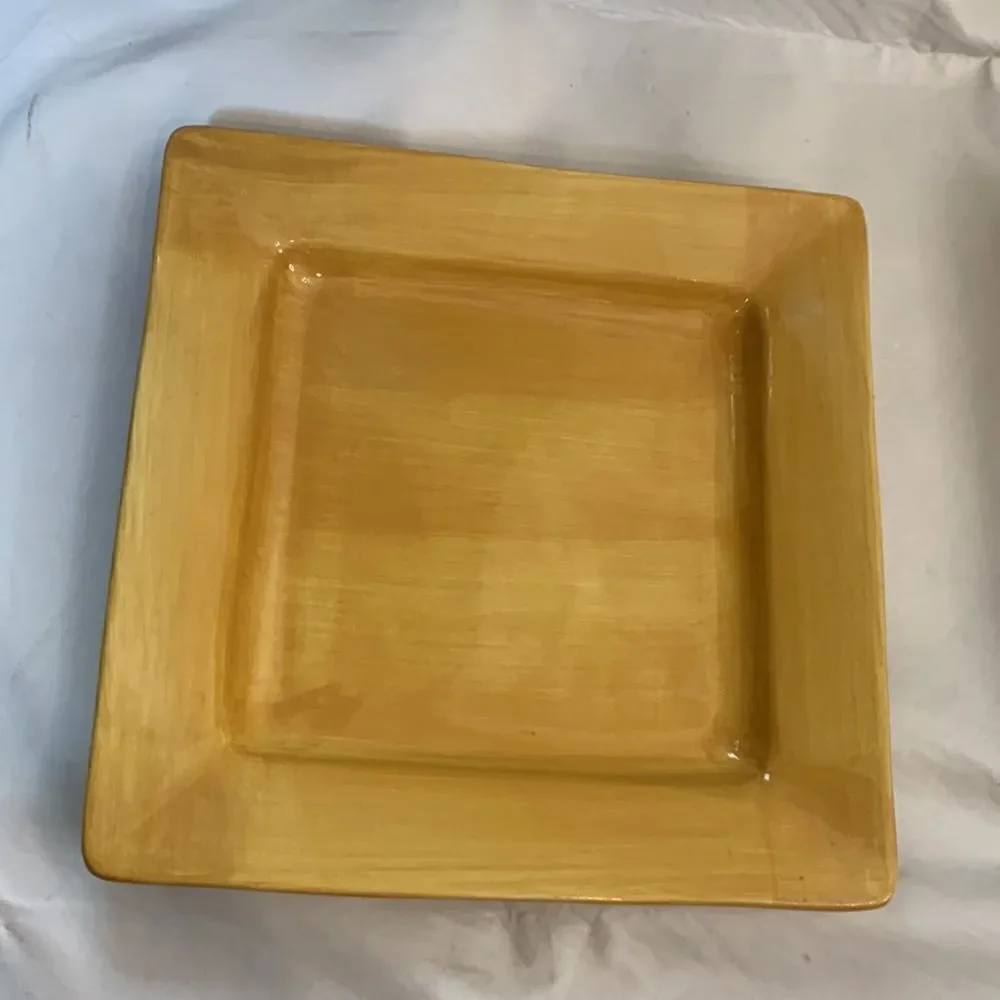 Pier 1 used yellow good