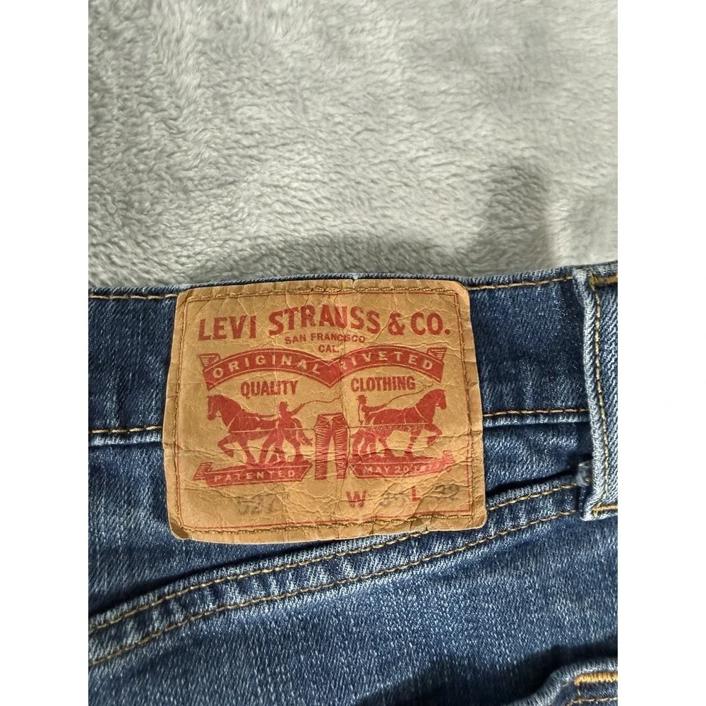 Levis levis 527