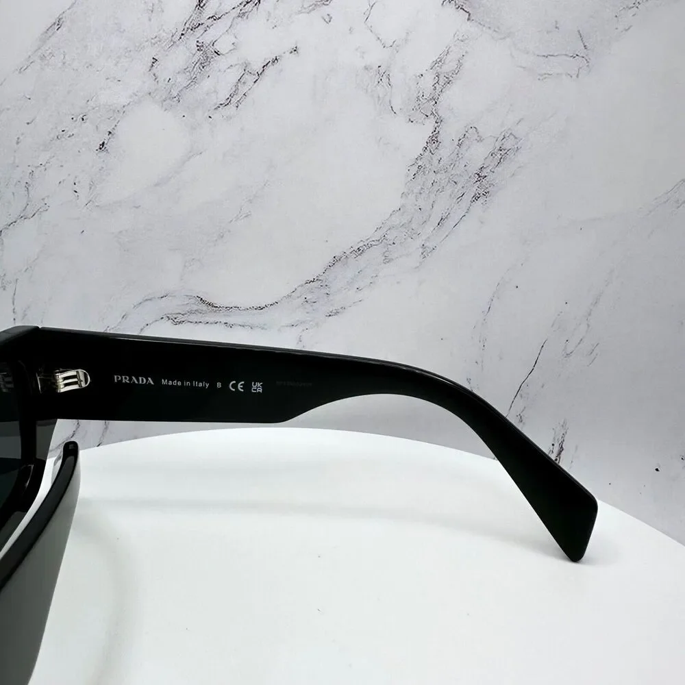 Prada material lens