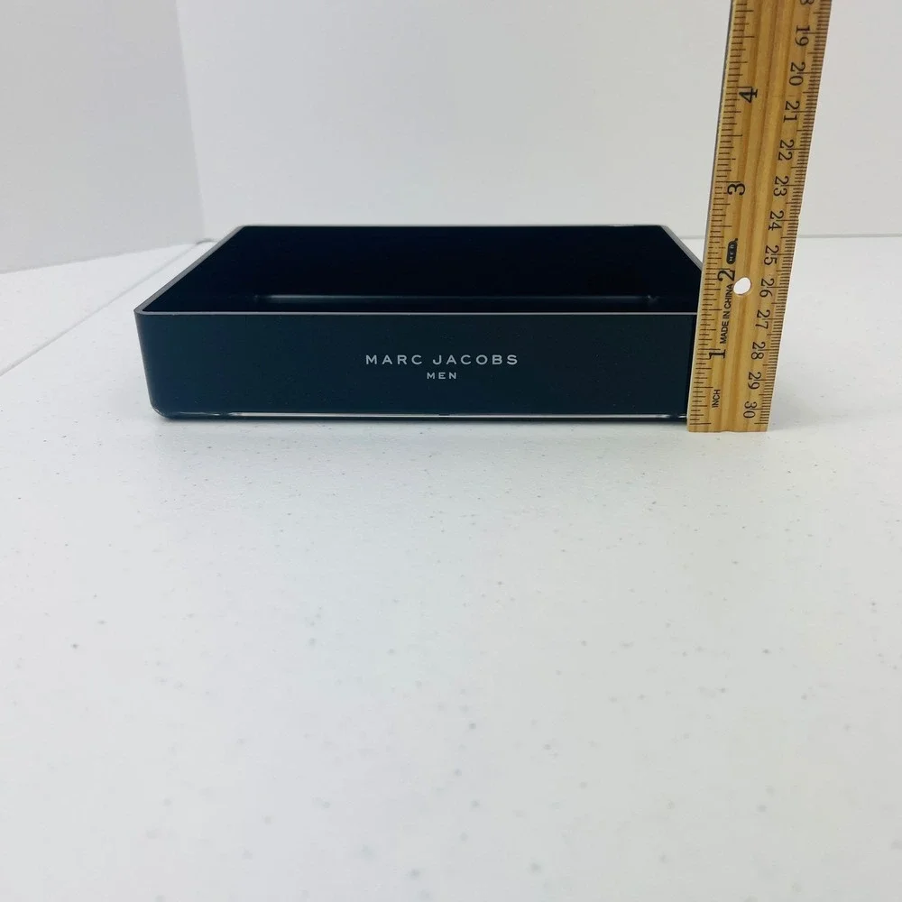 Marc Jacobs tray style