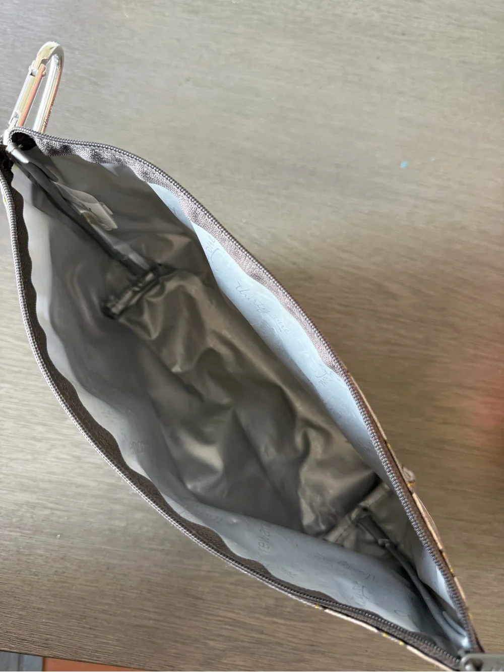 thirty-one design zipper closure