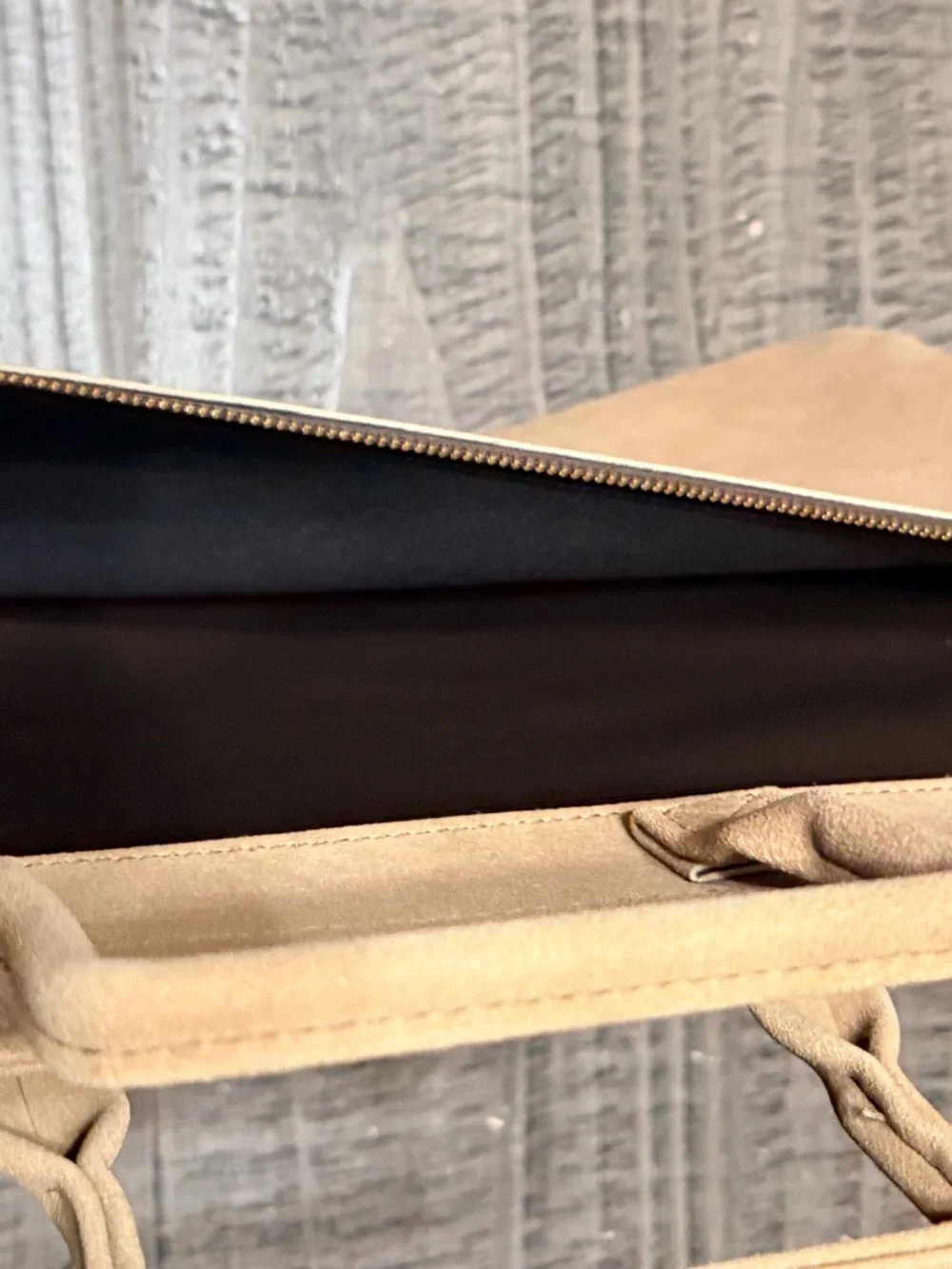 Vtg. Hazel Genuine Mojave Suede Portfolio Tote Bag in Tan (1970’s)